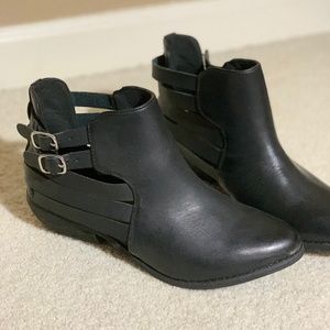 Forever21(F21) Black Ankle Boots Size 6 (NEW!)